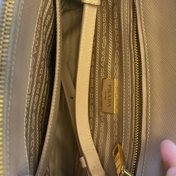 Prada Saffiano Tote - Picture 4 of 9